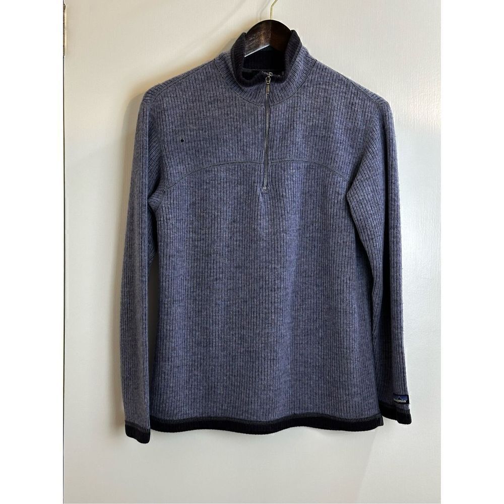 Patagonia blue/black womens size M quarter zip